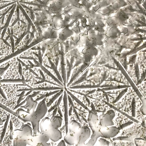 Winter Holiday Icy Snowflake Design Clear Glass Round Treat/Serving Tray Display - Picture 10 of 12